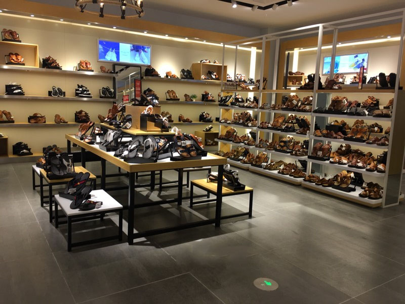 服裝百貨店鞋子區(qū)設計