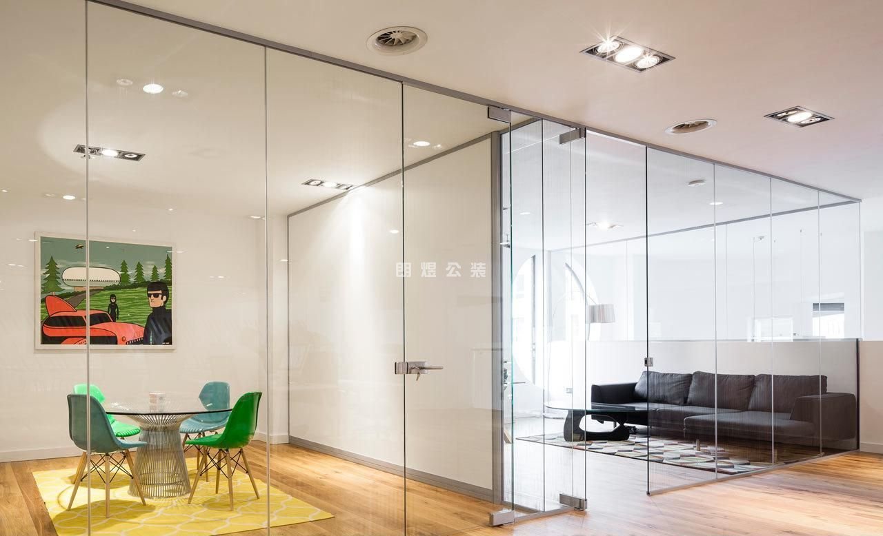 高端辦公室設(shè)計效果圖